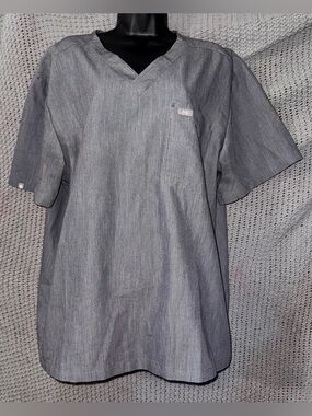 FIGS Leon Three-Pocket Scrub Top Technical Collection Graphite Grey Men’s XL